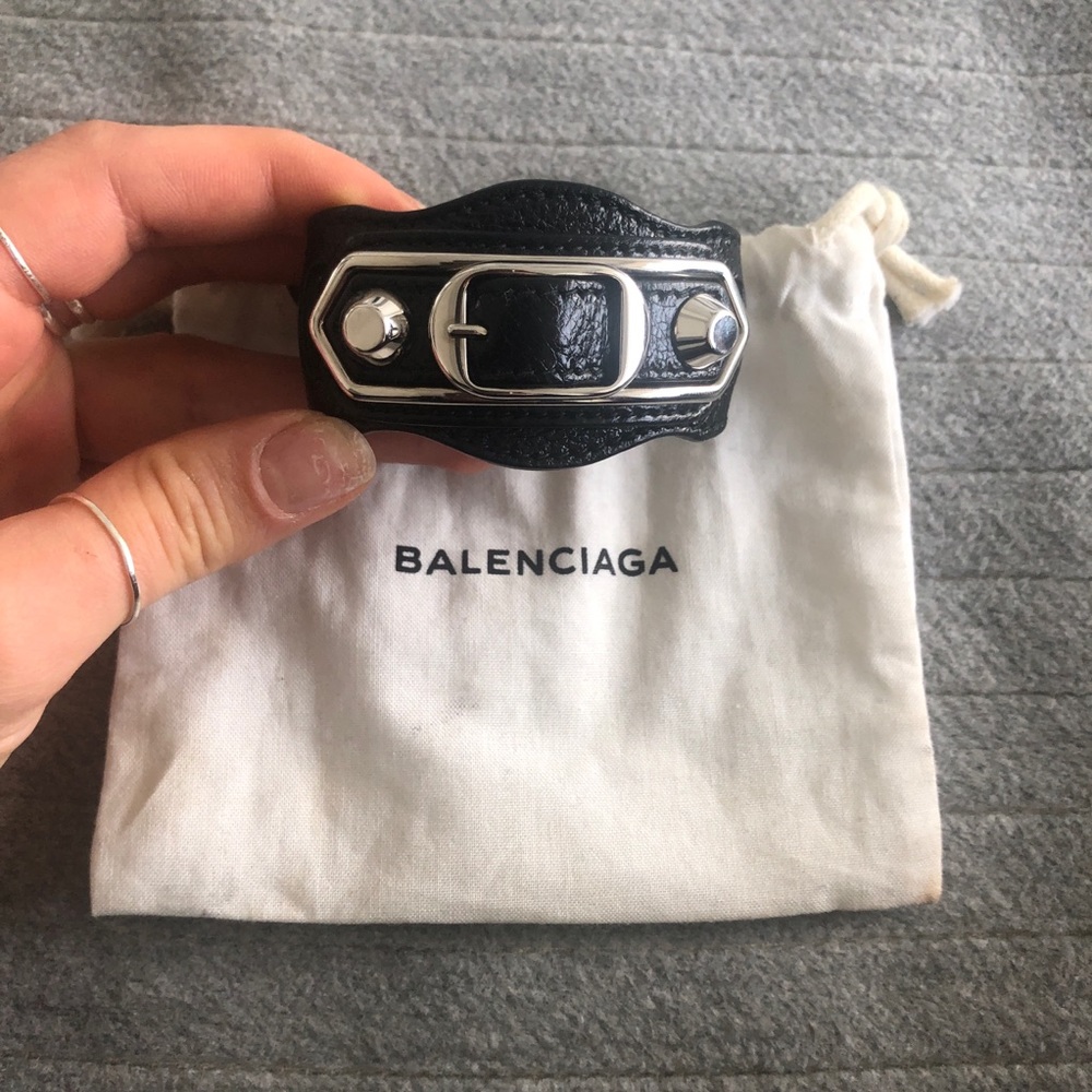 BALENCIAGA bracelet, looks brand news.